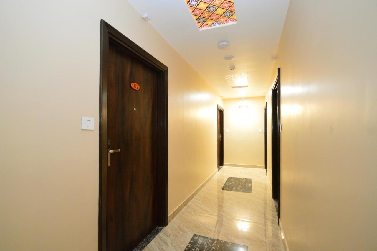 Kapish Home-All Pure Veg ชัยปุระ ภายนอก รูปภาพ