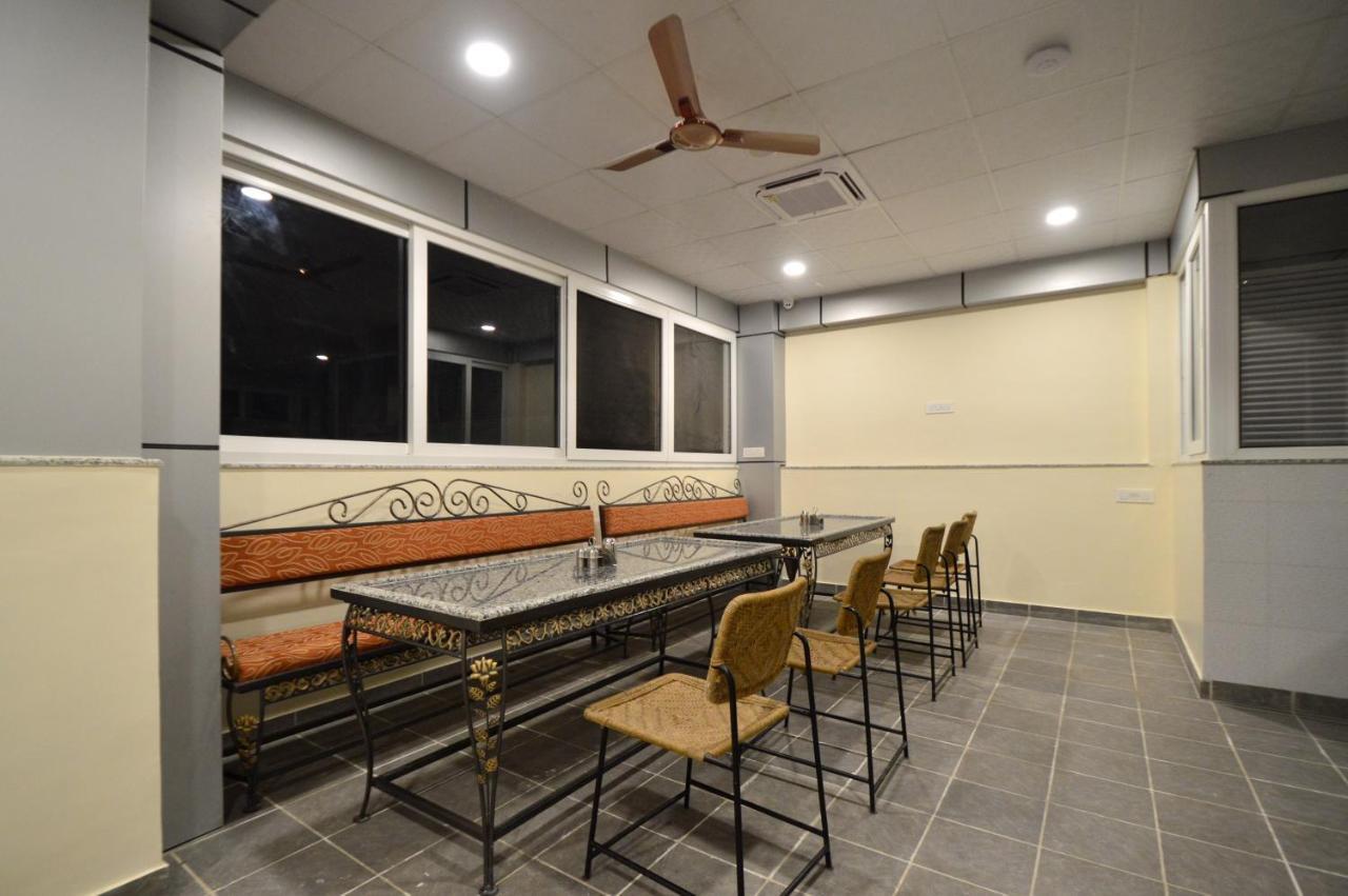 Kapish Home-All Pure Veg ชัยปุระ ภายนอก รูปภาพ
